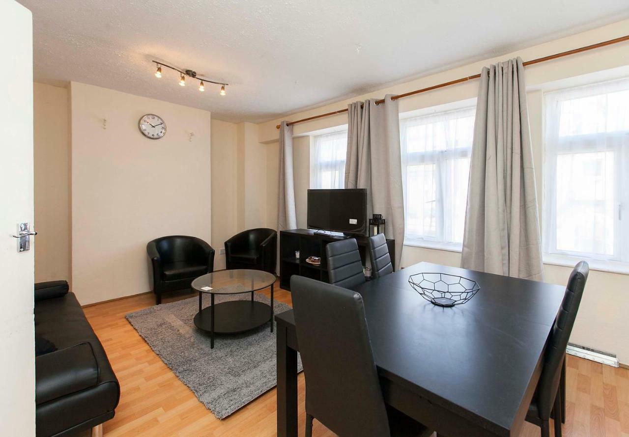 Guest house Adam Short London